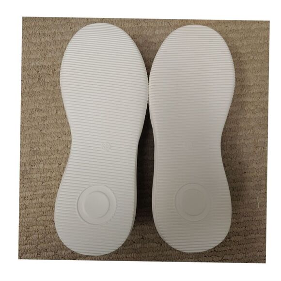 Women's Lug Sole Loafers in White NWOT Size 39 or 8.5 With Buckle - Picture 12 of 13